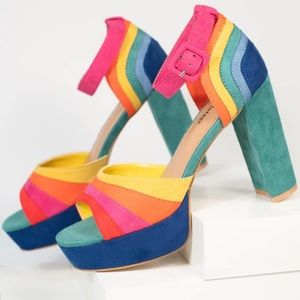NIB Unique Vintage Rainbow Suede Peep Toe Pumps